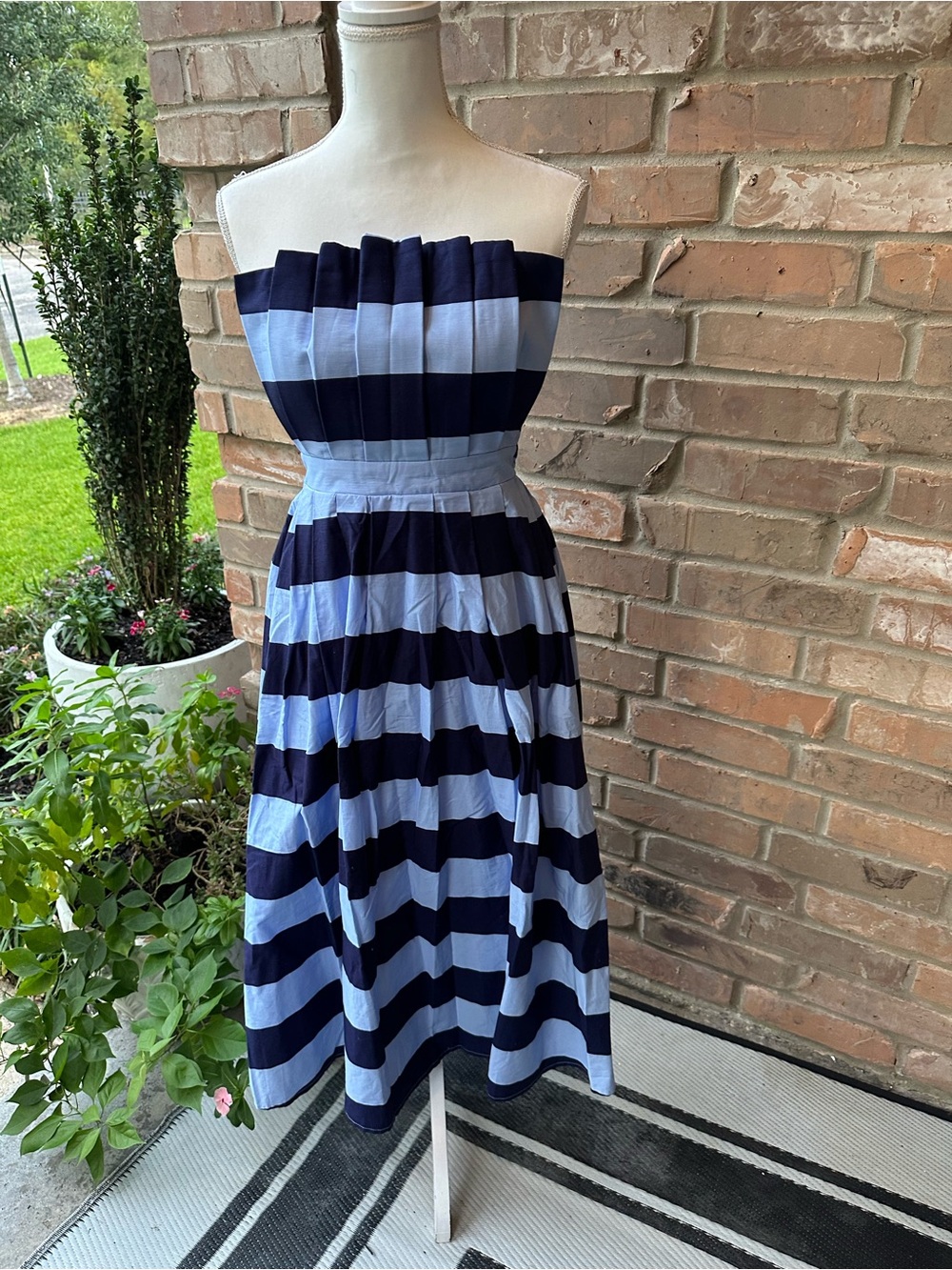 entro Navy and Light Blue Strapless Pleated Midi Dress